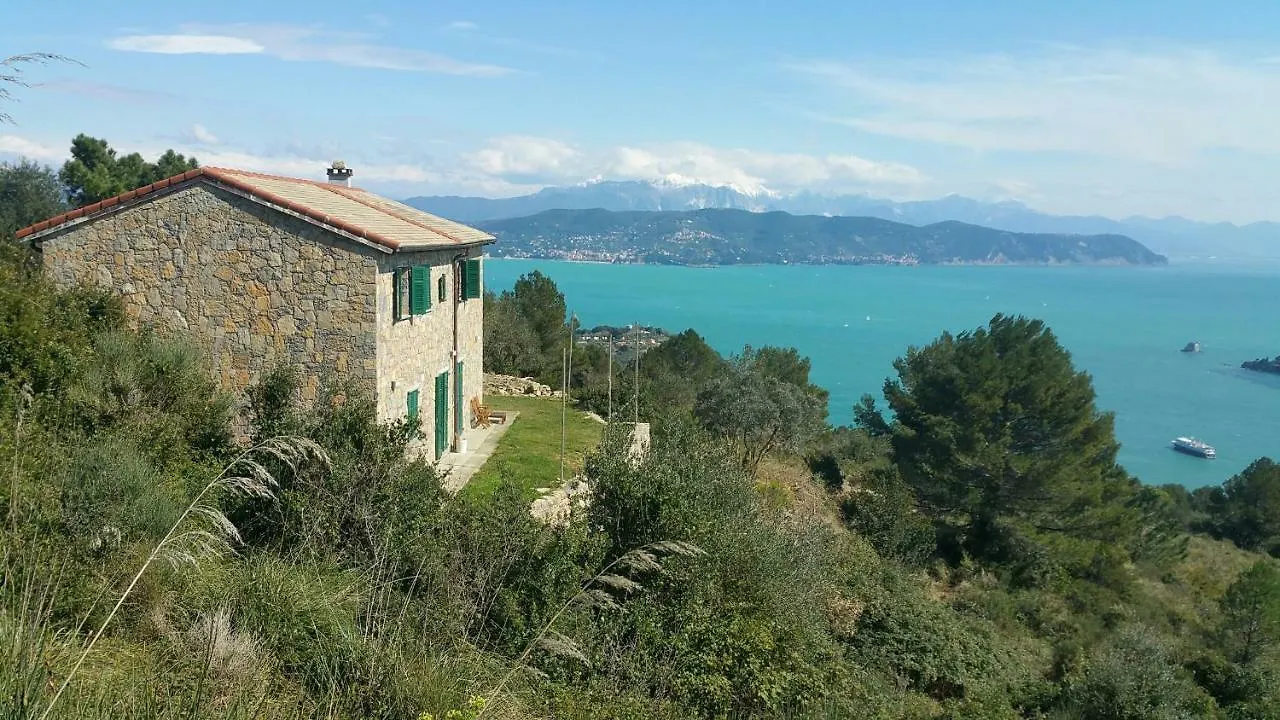 بيت ضيافة La Martina Portovenere Trekking Cottage بورتوفينيري إيطاليا