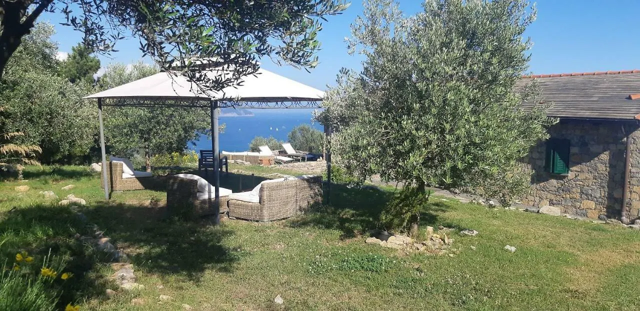 بيت ضيافة La Martina Portovenere Trekking Cottage بورتوفينيري إيطاليا